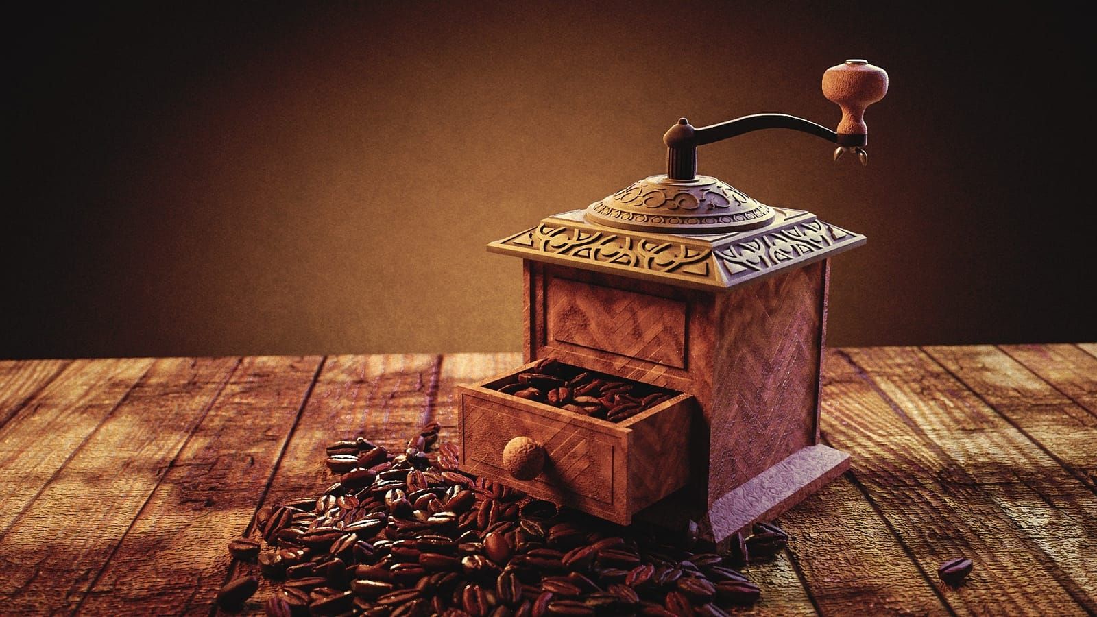 Hölzerne Kaffeemühle mit Kurbel und offener Schublade voller Kaffeebohnen auf einem Holztisch